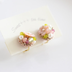 桜と若葉◆シェル・淡水真珠・ピンクトルマリン・プレナイトの刺繍イヤリング 4枚目の画像