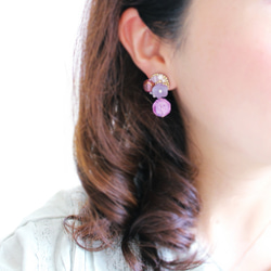 Bellflower◆法國製造的亮片·淡水珍珠和紫水晶刺繡耳環 第2張的照片
