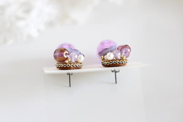 Bellflower◆法國製造的亮片·淡水珍珠和紫水晶刺繡耳環 第6張的照片