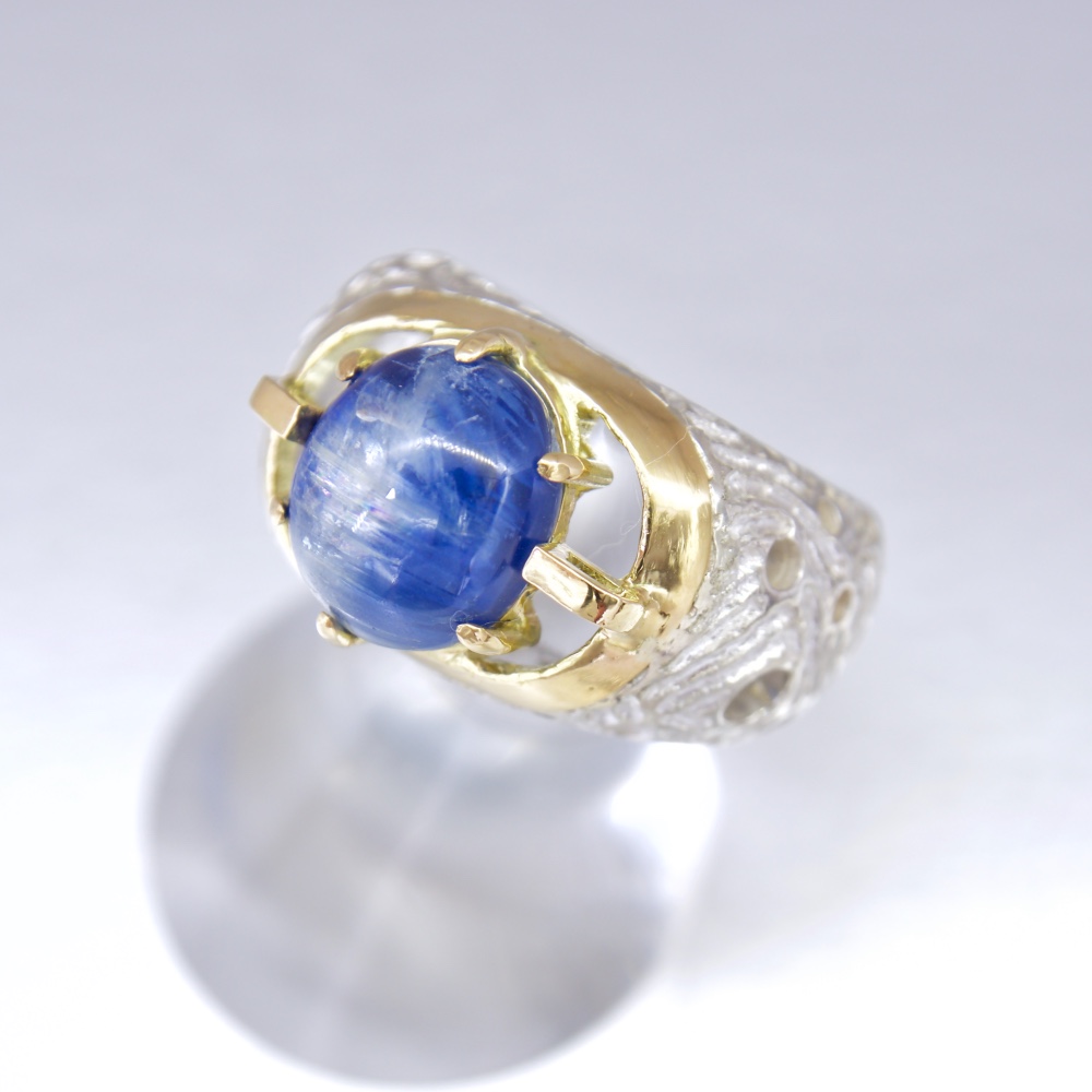 『縄文式環状装身具』 ~金と銀のコンビリング・カイヤナイトを添えて~