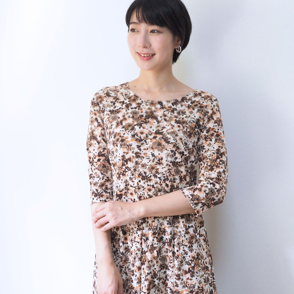 [XS-LL定做]軍裝風格的簡單連衣裙◇棕色和橙色花朵圖案 第2張的照片