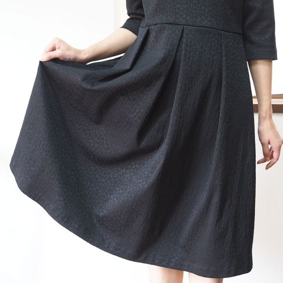 [XS-LL定做]軍裝風格的簡單連衣裙◇正式的蔓藤花紋（黑色）*棉混紡，結實的面料 第4張的照片