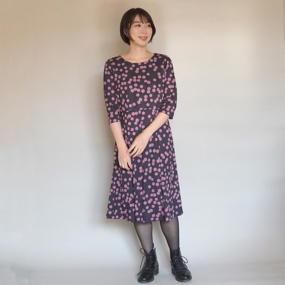 【訂做】阿米甚風格簡約連衣裙◇粉色隨機圓點圖案（灰色） 第2張的照片