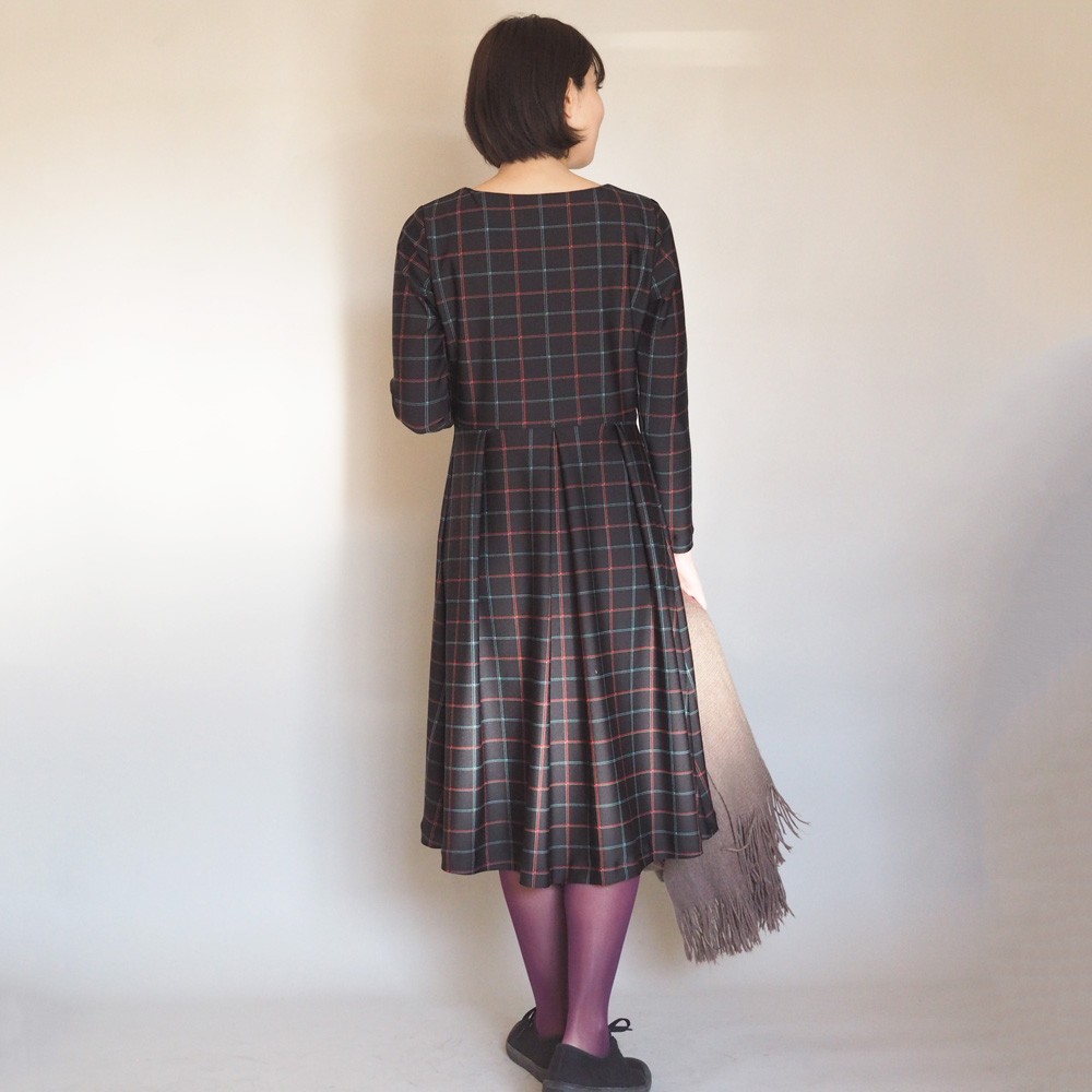 【受注制作】アーミッシュ風シンプルワンピース◇ブラック・チェック柄 *厚手ストレッチ生地*