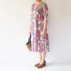 [S]阿米甚人風格的簡單連衣裙◇四分之三的袖子（粉紅色楓葉圖案） 第4張的照片