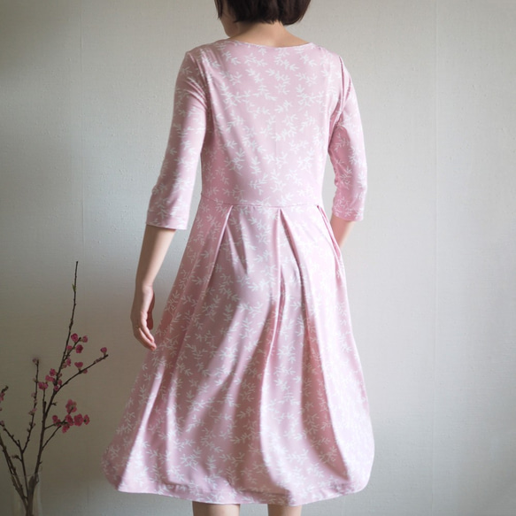 [XS-LL定做]阿米甚人風格的簡單連衣裙◇植物圖案，淡粉紅色（薄面料） 第8張的照片