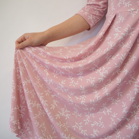 [XS-LL定做]阿米甚人風格的簡單連衣裙◇植物圖案，淡粉紅色（薄面料） 第10張的照片