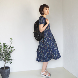 [M]阿米甚式簡單連衣裙◇短袖（花園花紋，海軍藍）*面料略薄* 第3張的照片