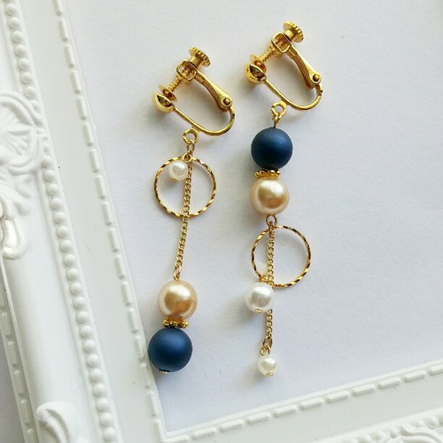 ネイビーマットパール×ゴールドサークルピアス/イヤリング ピアス 