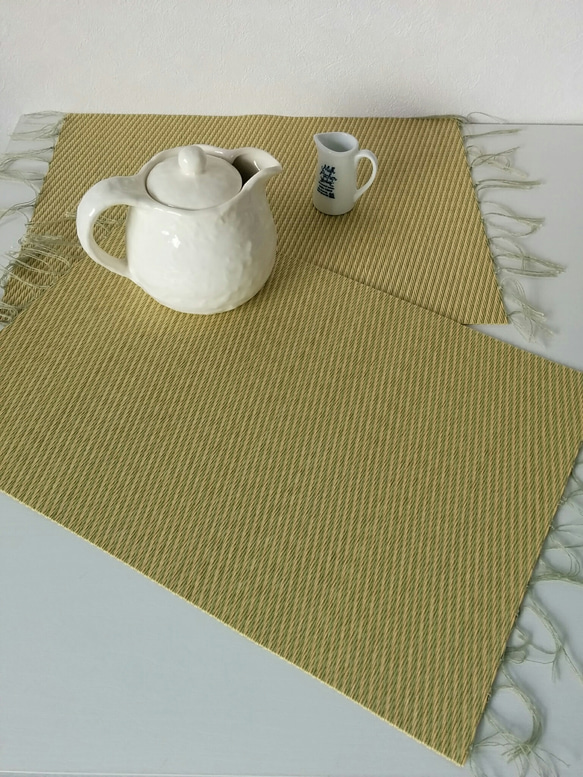 和紙の畳のランチョンマット　変わり織　緑×黄金 1枚目の画像