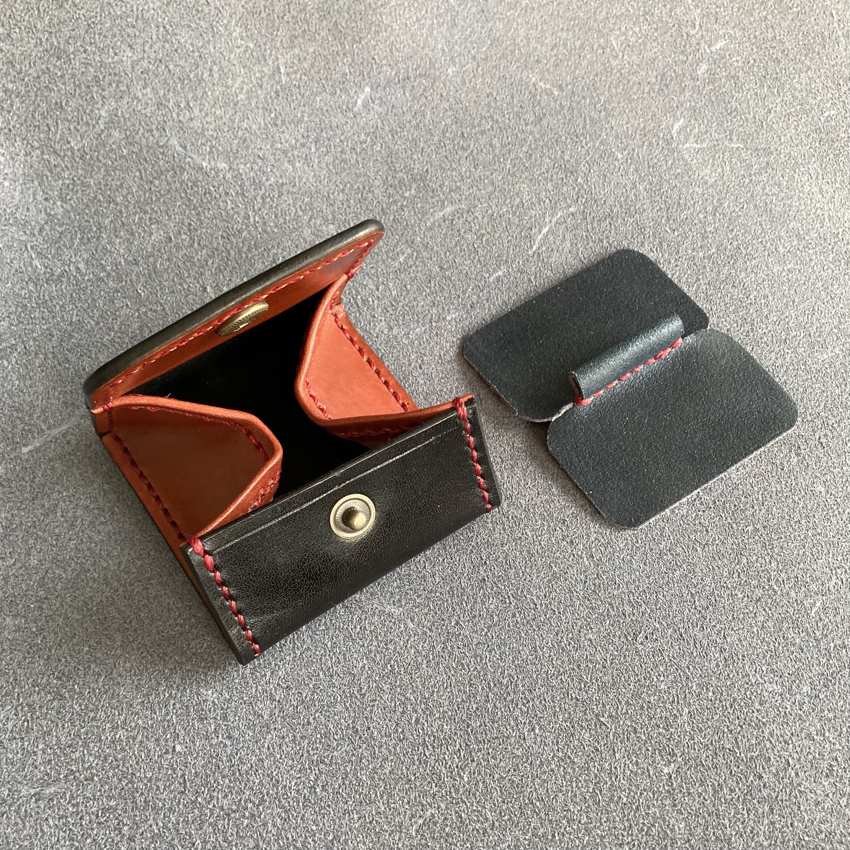 【Coins BanBan ツートン】BOX型 小銭が分別できる C-01bkbn コインケース 小銭入れ レザー 小銭入れ・コインケース Kasy  通販 11798308｜Creema(クリーマ)