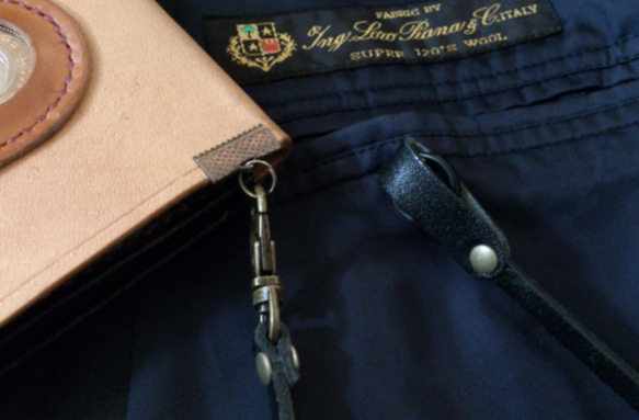 スーツ用ウォレットコード 取付け金具付 定期紐 財布紐 ヌメ革 ブラック 1枚目の画像
