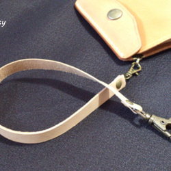 帶安裝支架的錢包繩 固定繩 錢包繩 由柔軟的皮革製成 第1張的照片