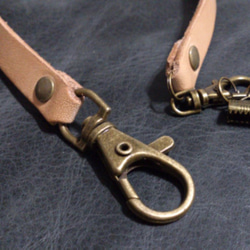 帶安裝支架的錢包繩 固定繩 錢包繩 由柔軟的皮革製成 第3張的照片