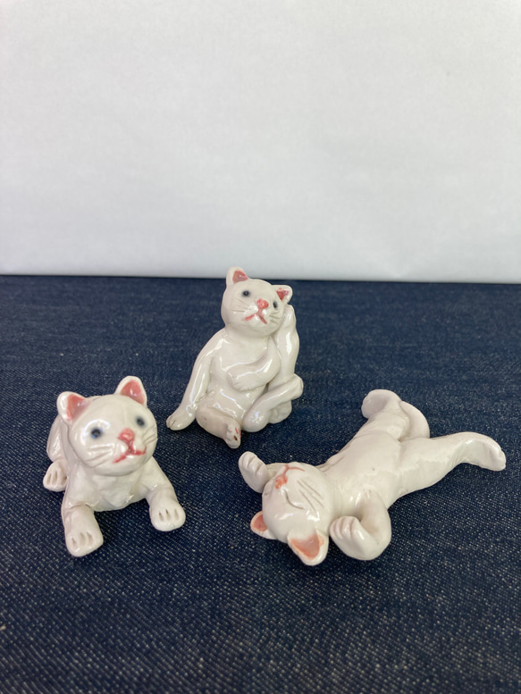 手作り焼き絵作品 三匹の猫たち 他の3匹の猫と子猫とギターを弾く猫のエドワード朝時代のポスト