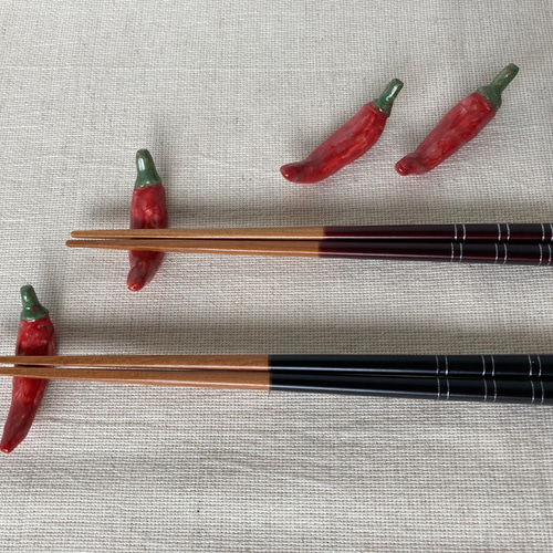 唐辛子箸置き 新品】ガラスの唐辛子と大根の箸置き(4つ)の通販 by hinano's