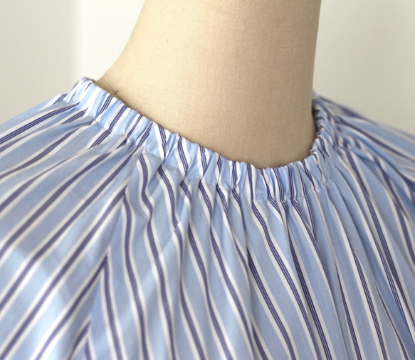 立領褶皺條紋連衣裙[長度可調節，可提供尺寸] 第5張的照片