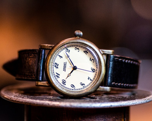 レトロさとシンプルさを兼ね備えた手作り腕時計(Morris Medium・受注製 ...