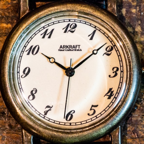 レトロさとシンプルさを兼ね備えた手作り腕時計(Morris Medium・受注製