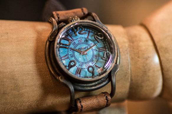 青サビの色で海の青を表現した手作りの腕時計(Patrice Ocean・受注生産品) 2枚目の画像