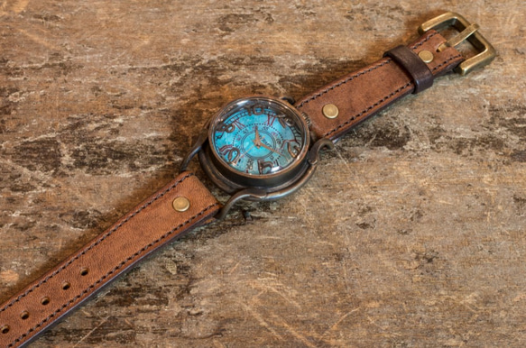 青サビの色で海の青を表現した手作りの腕時計(Patrice Ocean・受注生産品) 3枚目の画像