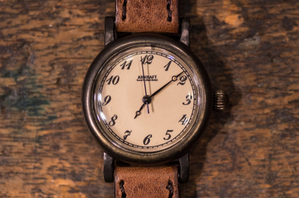 ヴィンテージ感とシンプルさを併せ持った小ぶりな腕時計(Morris Small/在庫品) 3枚目の画像