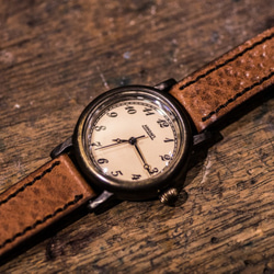 ヴィンテージ感とシンプルさを併せ持った小ぶりな腕時計(Morris Small/在庫品) 4枚目の画像