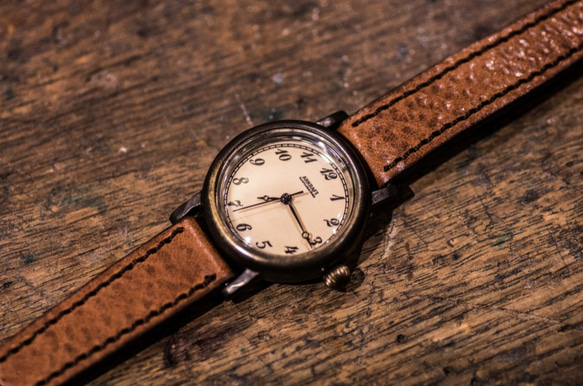 ヴィンテージ感とシンプルさを併せ持った小ぶりな腕時計(Morris Small/在庫品) 4枚目の画像