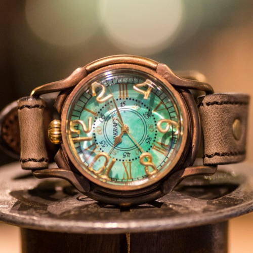 緑青のサビで森の緑をイメージした腕時計(Patrice Forest/在庫品