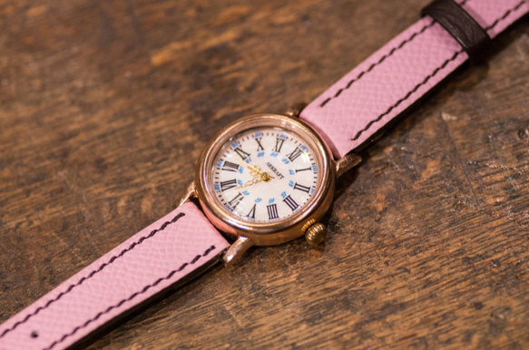 ピンクゴールドのケースとマザーオブパールの文字盤の腕時計(Drake Pink Small /在庫品) 2枚目の画像