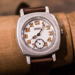 ヴィンテージ感の強い雰囲気のある腕時計(Miles Medium/在庫品） 1枚目の画像