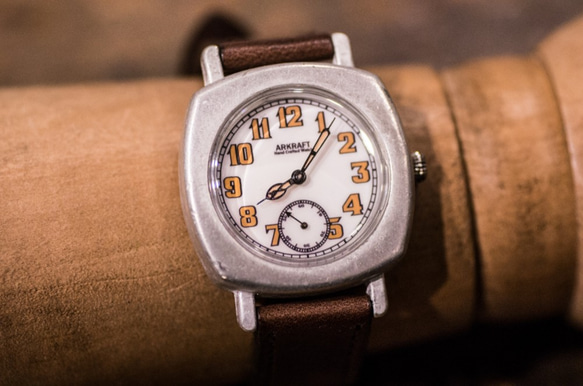 ヴィンテージ感の強い雰囲気のある腕時計(Miles Medium/在庫品） 1枚目の画像