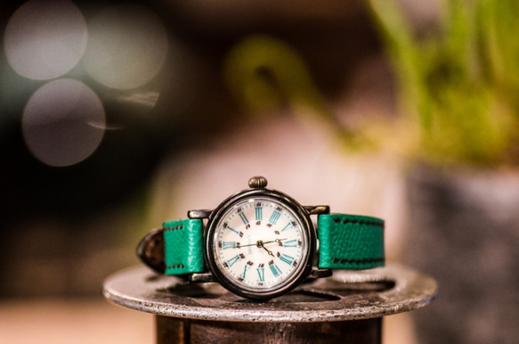 小ぶりで色鮮やかな緑ベルトの腕時計(Rick Small/店頭在庫品) 2枚目の画像