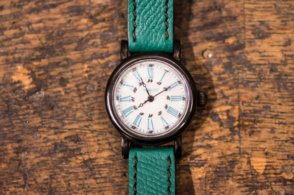 小ぶりで色鮮やかな緑ベルトの腕時計(Rick Small/店頭在庫品) 3枚目の画像