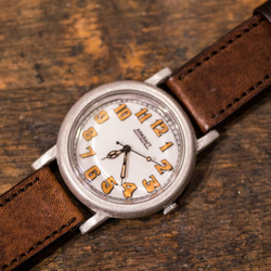シンプルさとヴィンテージ感を併せ持つ大き目の腕時計(Miles Large/店頭在庫品) 2枚目の画像