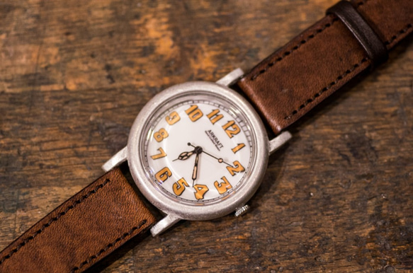 シンプルさとヴィンテージ感を併せ持つ大き目の腕時計(Miles Large/店頭在庫品) 2枚目の画像