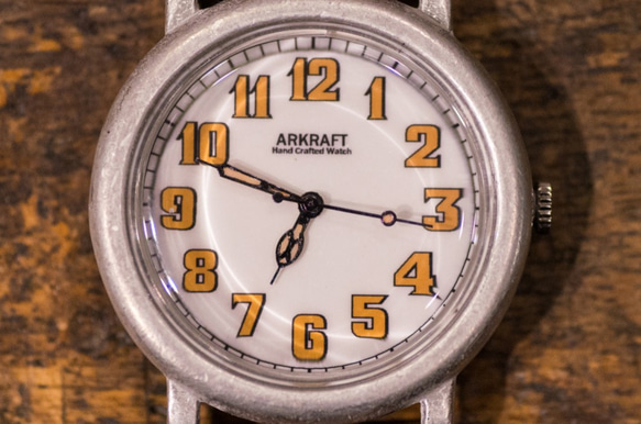 シンプルさとヴィンテージ感を併せ持つ大き目の腕時計(Miles Large/店頭在庫品) 3枚目の画像