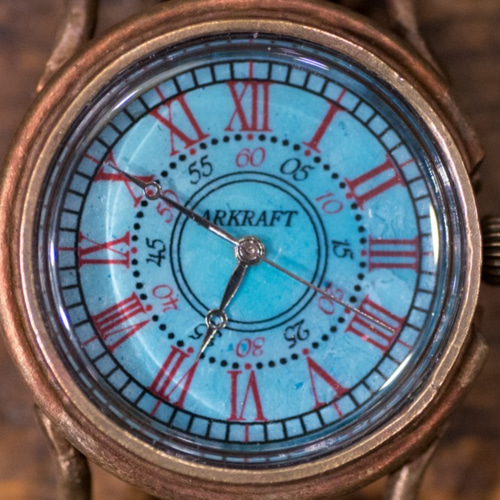 青サビで色付けした印象的な青が特徴の腕時計(Addy Medium/店頭在庫品