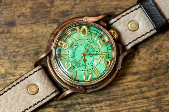 緑青で森をイメージした色鮮やかな文字盤の腕時計(Patrice Forest/在庫品) 3枚目の画像