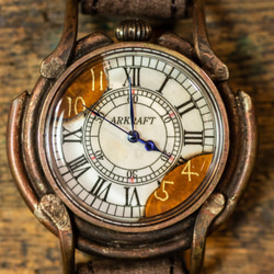 文字盤の一部を焼いた大き目の腕時計(Curtis Large/在庫品) 1枚目の画像