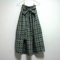 麻　青花模様　リボンベルトのゴムスカート　Ｆサイズ 1枚目の画像