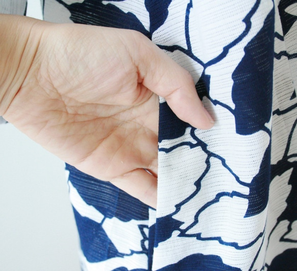 綿絽　紺白　落ち葉のコクーンワンピース　Ｌサイズ 7枚目の画像