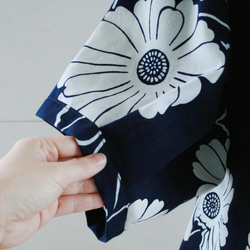 浴衣地　紺　菊模様　ゆったり袖のブラウス　Ｌサイズ 5枚目の画像
