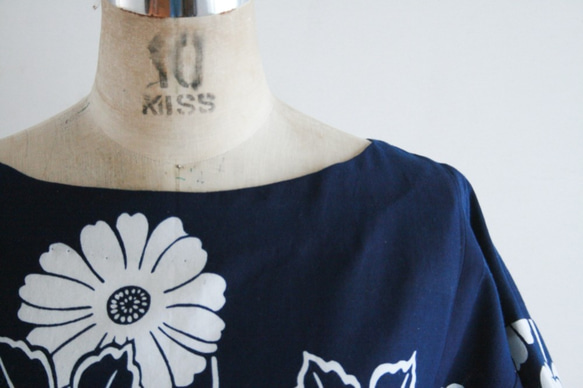 浴衣地　紺　菊模様　ゆったり袖のブラウス　Ｌサイズ 6枚目の画像