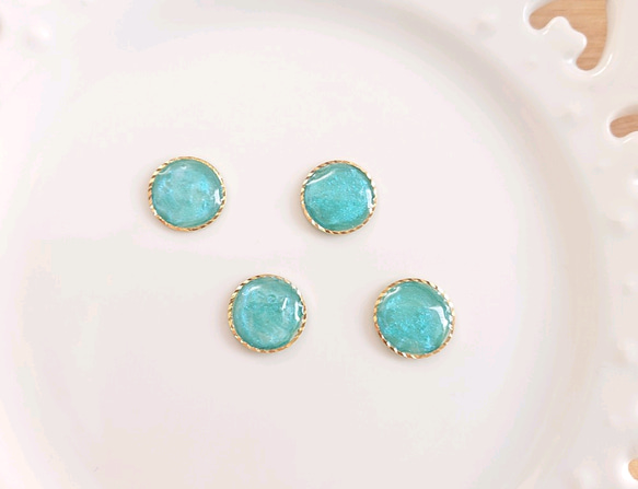 ☆送料無料☆きらきらエメラルドグリーンイヤリング（受注生産