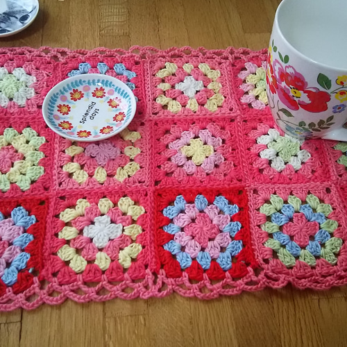 レトロなグラニースクエア☆マルチカバー＊ランチョンマット＊ティー