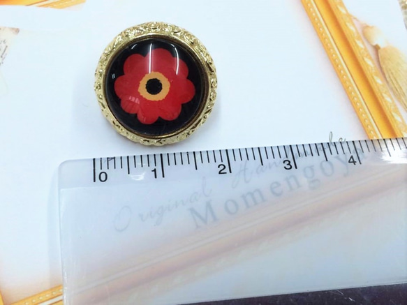 2個　アネモネの花柄のボタン（ぷっくりタイプ） 4枚目の画像