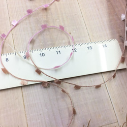 ヒラヒラ糸30ｇ巻　ミニコーン仕様 　光沢ある段染めタイプ 2枚目の画像
