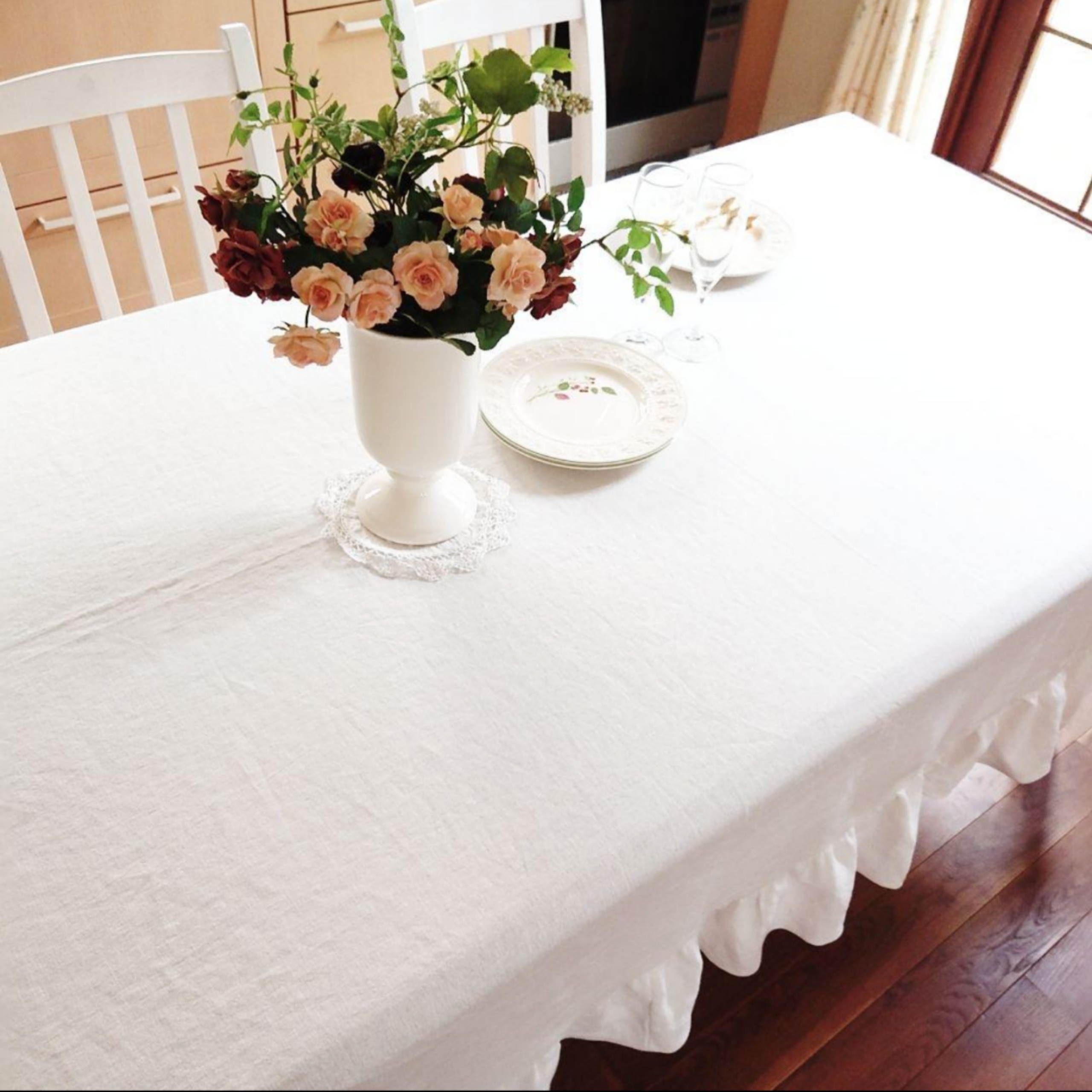 フリル付き♪洗い込まれたアンティーク風ラミーリネンのテーブルクロス  200cm×130cm オフ