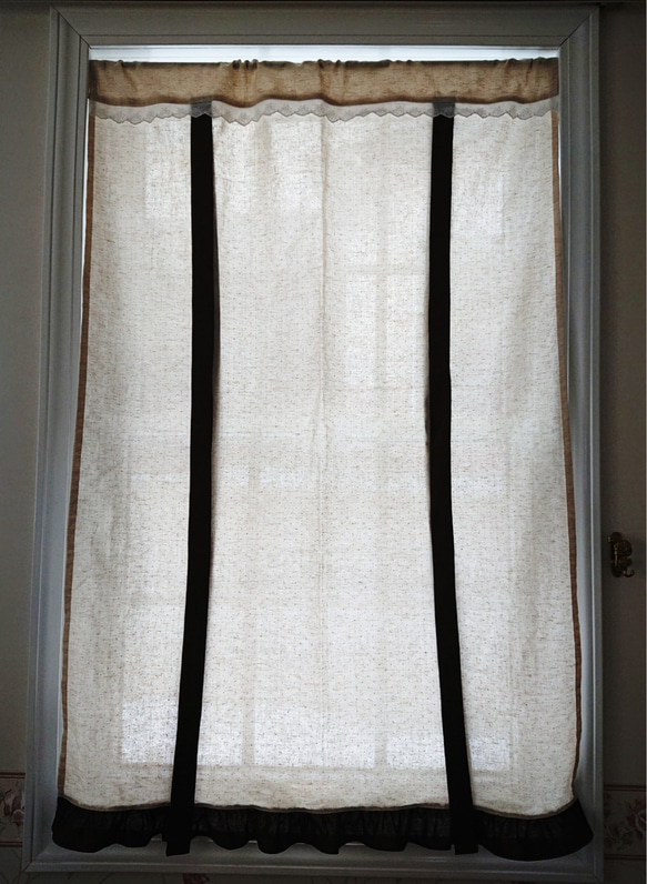ピンドット柄ハーフリネンのフリルリボンアップカーテン 4枚目の画像